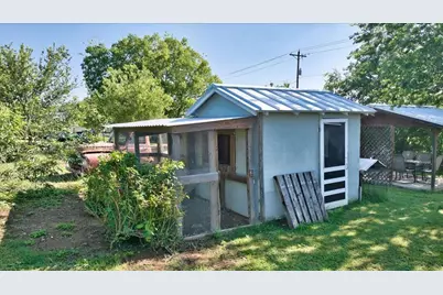 209 E Houston Street, Llano, TX 78643 - Photo 8