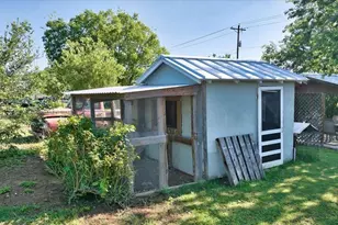209 E Houston St, Llano, TX 78643 - Photo 8