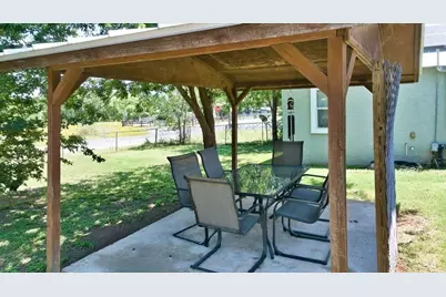 209 E Houston Street, Llano, TX 78643 - Photo 4