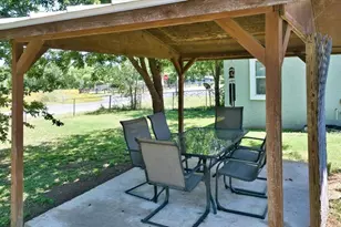 209 E Houston St, Llano, TX 78643 - Photo 4
