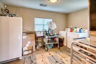 209 E Houston St, Llano, TX 78643 - Photo 20