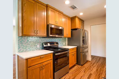 109 Sundown Trl, Marble Falls, TX 78654 - Photo 10
