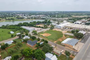 705 Flag St, Llano, TX 78643 - Photo 42