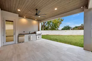 100 Menard Ct, Horseshoe Bay, TX 78657 - Photo 4