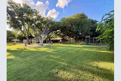 1101 Hackberry Drive, Marble Falls, TX 78654 - Photo 10
