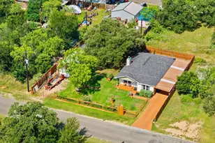 808 Pecan Ln, Cottonwood Shores, TX 78657 - Photo 4