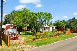 808 Pecan Ln, Cottonwood Shores, TX 78657 - Photo 2