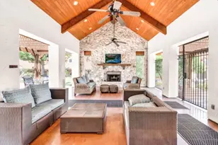 108 Tuscan Dr, Horseshoe Bay, TX 78657 - Photo 4