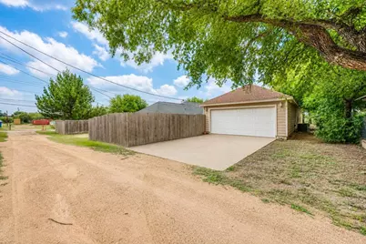 1107 E College Street, Llano, TX 78643 - Photo 28