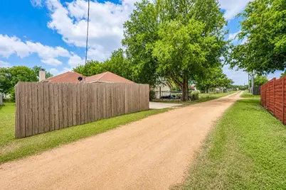 1107 E College Street, Llano, TX 78643 - Photo 28
