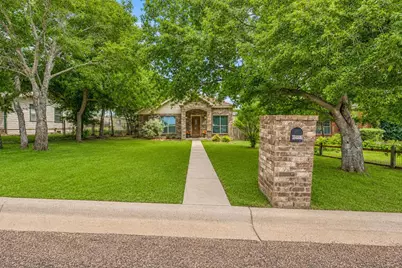1107 E College Street, Llano, TX 78643 - Photo 2