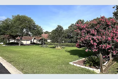 312 N Big Spur Avenue, Horseshoe Bay, TX 78657 - Photo 2