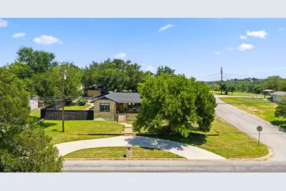 501 Avenue E, Marble Falls, TX 78654 - Photo 2