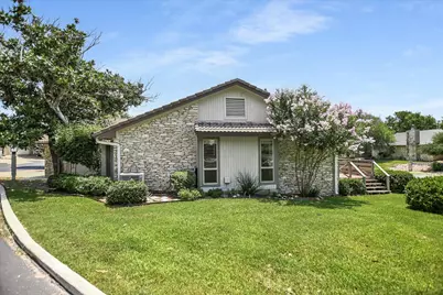 104 Big Spur South #13, Horseshoe Bay, TX 78657 - Photo 2