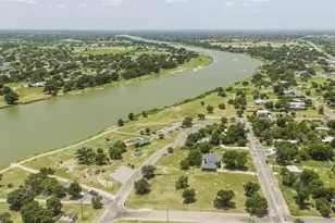 300 W Tarrant St St, Llano, TX 78643 - Photo 1