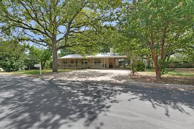 1208 Oak St, Burnet, TX 78611 - Photo 2