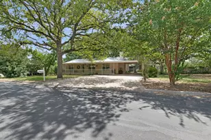 1208 Oak St, Burnet, TX 78611 - Photo 2