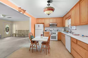 1208 Oak St, Burnet, TX 78611 - Photo 12