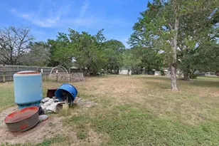 1208 Oak St, Burnet, TX 78611 - Photo 8