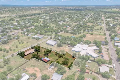 506 E Wallace Street, Llano, TX 78643 - Photo 2