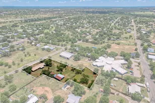 506 E Wallace St, Llano, TX 78643 - Photo 2