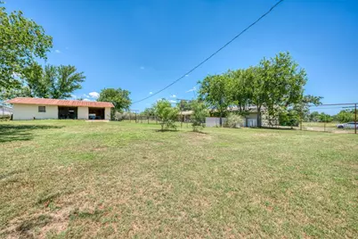 506 E Wallace Street, Llano, TX 78643 - Photo 32