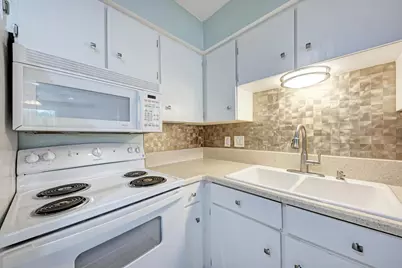 1202 Hi Stirrup #401, Horseshoe Bay, TX 78657 - Photo 18