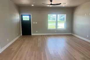 2202 E Shawnee Dr, Kingsland, TX 78639 - Photo 4