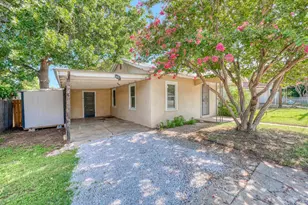 103 E Lampasas St, Llano, TX 78643 - Photo 2