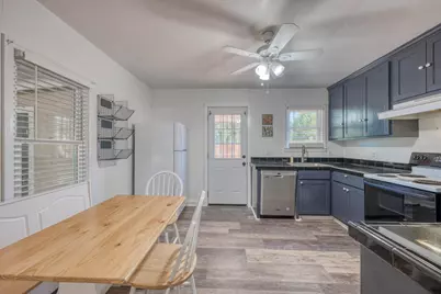 103 E Lampasas Street, Llano, TX 78643 - Photo 8