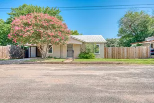 103 E Lampasas St, Llano, TX 78643 - Photo 1