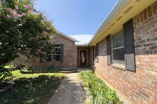 1202 E Wallace St, Llano, TX 78643 - Photo 2