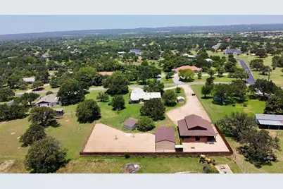 415 Ancient Oaks Dr, Marble Falls, TX 78654 - Photo 2