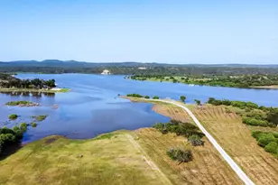 421 Chimney Cove Dr, Marble Falls, TX 78654 - Photo 2