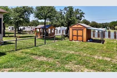 710 Panorama, Buchanan Dam, TX 78609 - Photo 20