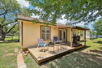611 Magnolia Ln, Cottonwood Shores, TX 78657 - Photo 12