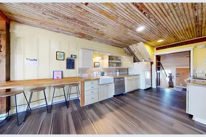 131 W White Avenue, Out of Area, TX 78373 - Photo 14