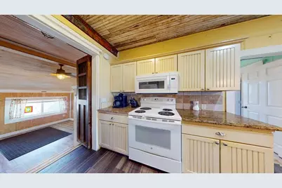 131 W White Avenue, Out of Area, TX 78373 - Photo 12
