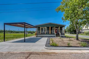 1200 E Green St, Llano, TX 78643 - Photo 1