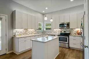 306 Songwood Dr, Spicewood, TX 78669 - Photo 2