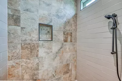 302 Parallel Circle, Horseshoe Bay, TX 78657 - Photo 16