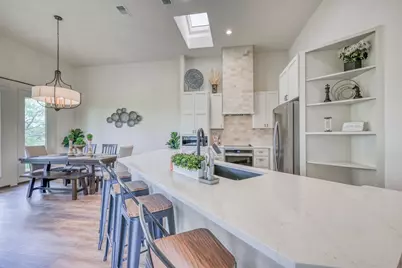 302 Parallel Circle, Horseshoe Bay, TX 78657 - Photo 8