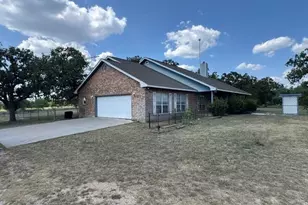690 Ancient Oaks Dr, Marble Falls, TX 78654 - Photo 2