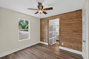 1109 Hickory St, Llano, TX 78643 - Photo 10
