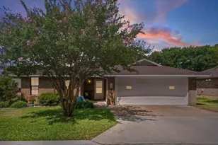 708 Cottonwood Dr, Burnet, TX 78611 - Photo 1