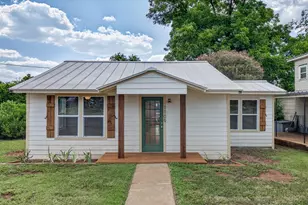 1109 Hickory St, Llano, TX 78643 - Photo 2