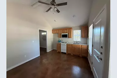 1704 E 3rd St, Lampasas, TX 76550 - Photo 6