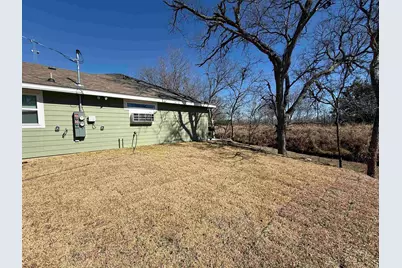 1704 E 3rd St, Lampasas, TX 76550 - Photo 4