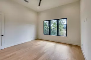 126 Via Roma Ct, Horseshoe Bay, TX 78657 - Photo 18