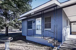 228 E Bluebriar, Granite Shoals, TX 78654 - Photo 2